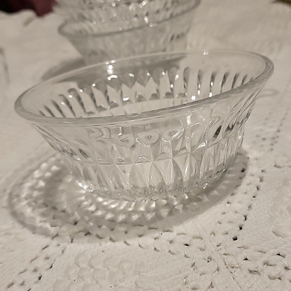Aderia Made in Japan salad bowls set of 4 . PERFECT CONDITION.